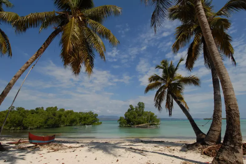 L'île resplendissante de la côte ouest à la côte est Visuel 2